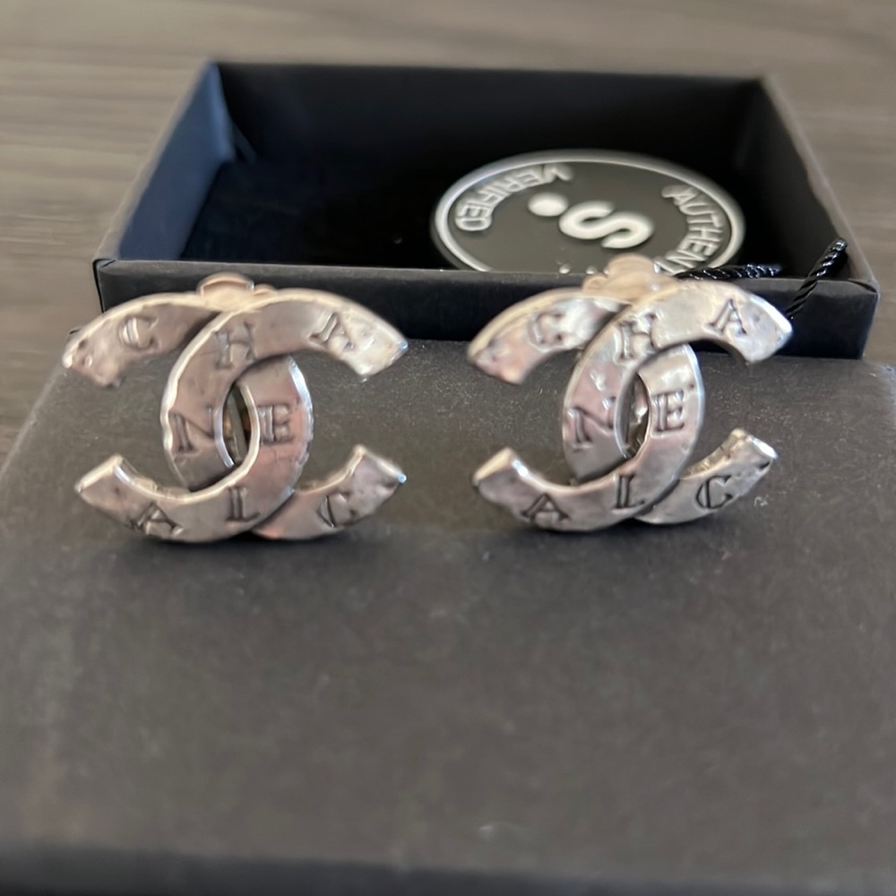 Pre loved Vintage Chanel Clip On Earrings